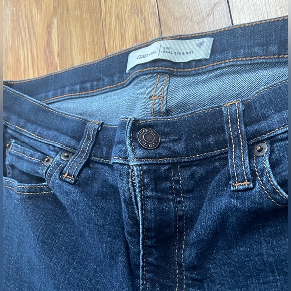 GAP Real Straight Mid Rise Classic Jeans in 28R - Picture 6 of 6